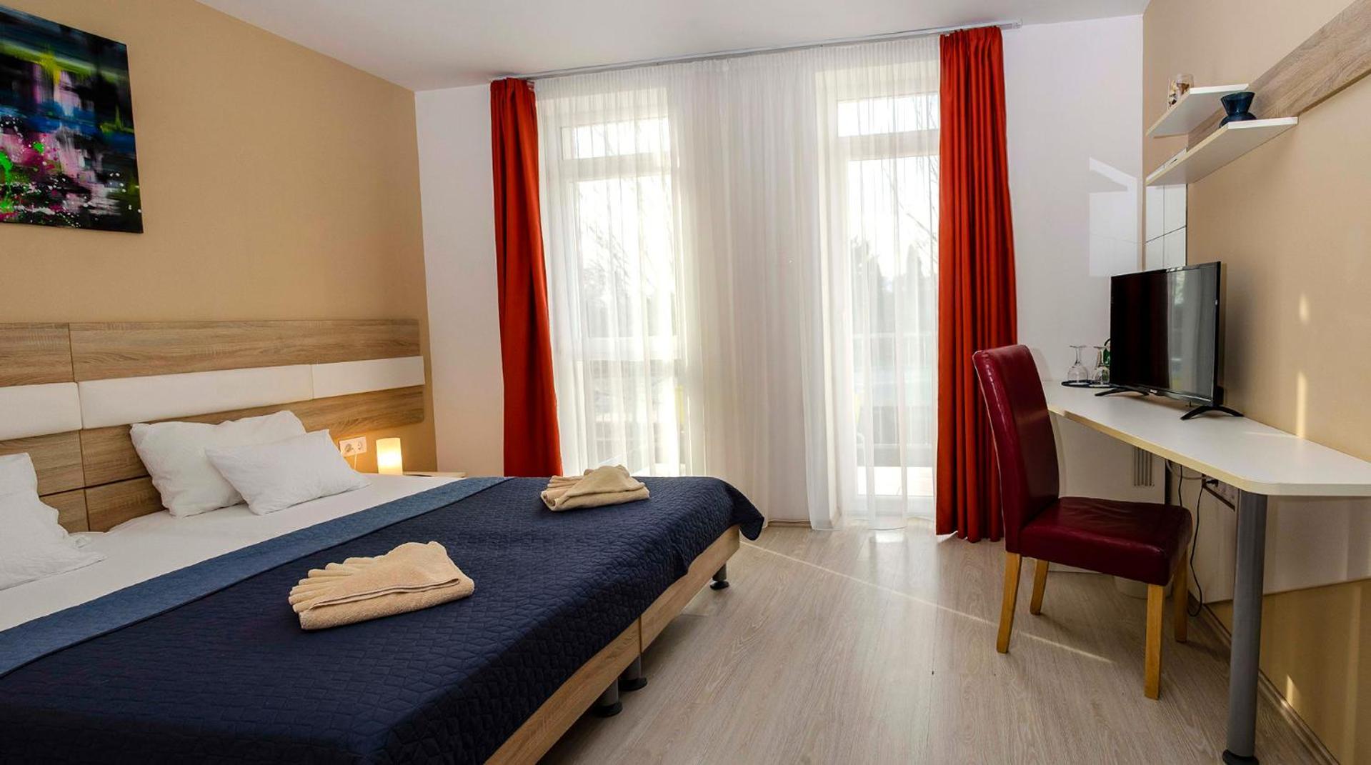Hotel Pallone Balatonfured Exterior photo