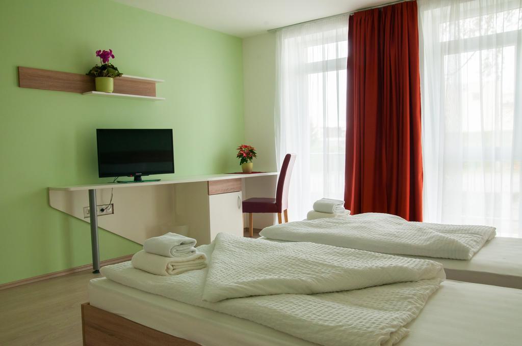 Hotel Pallone Balatonfured Room photo