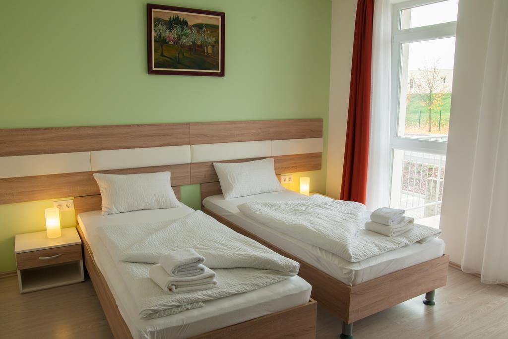 Hotel Pallone Balatonfured Room photo